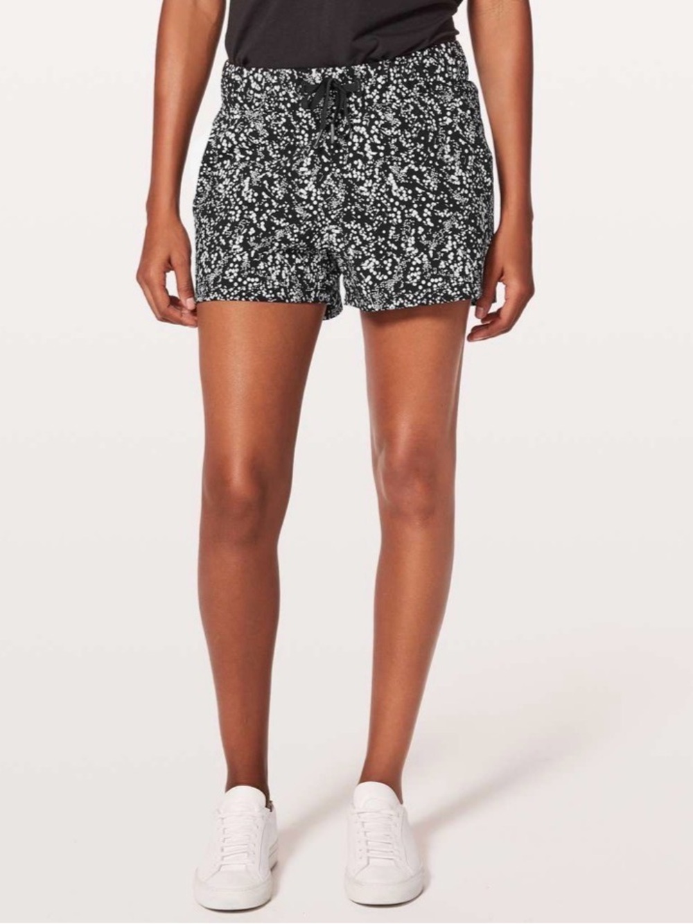 Lululemon Luxtreme On The Fly drawstring shorts - Chirasu black print - size 10